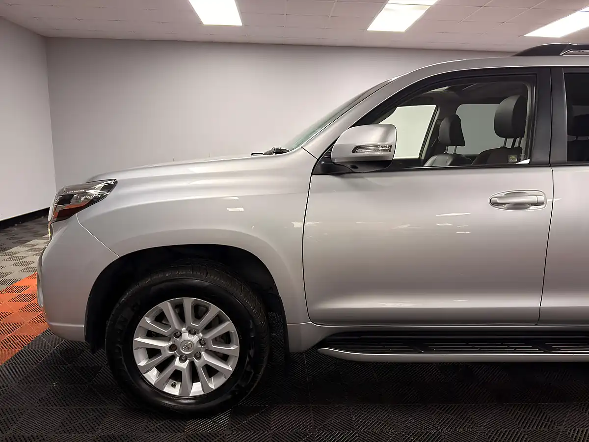 Used 2017 Toyota Land Cruiser Invincible Brilliant Silver - Interior and Exterior details 8