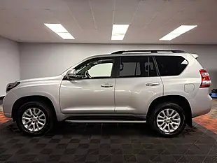 Used 2017 Toyota Land Cruiser Invincible Brilliant Silver - Interior and Exterior details 9