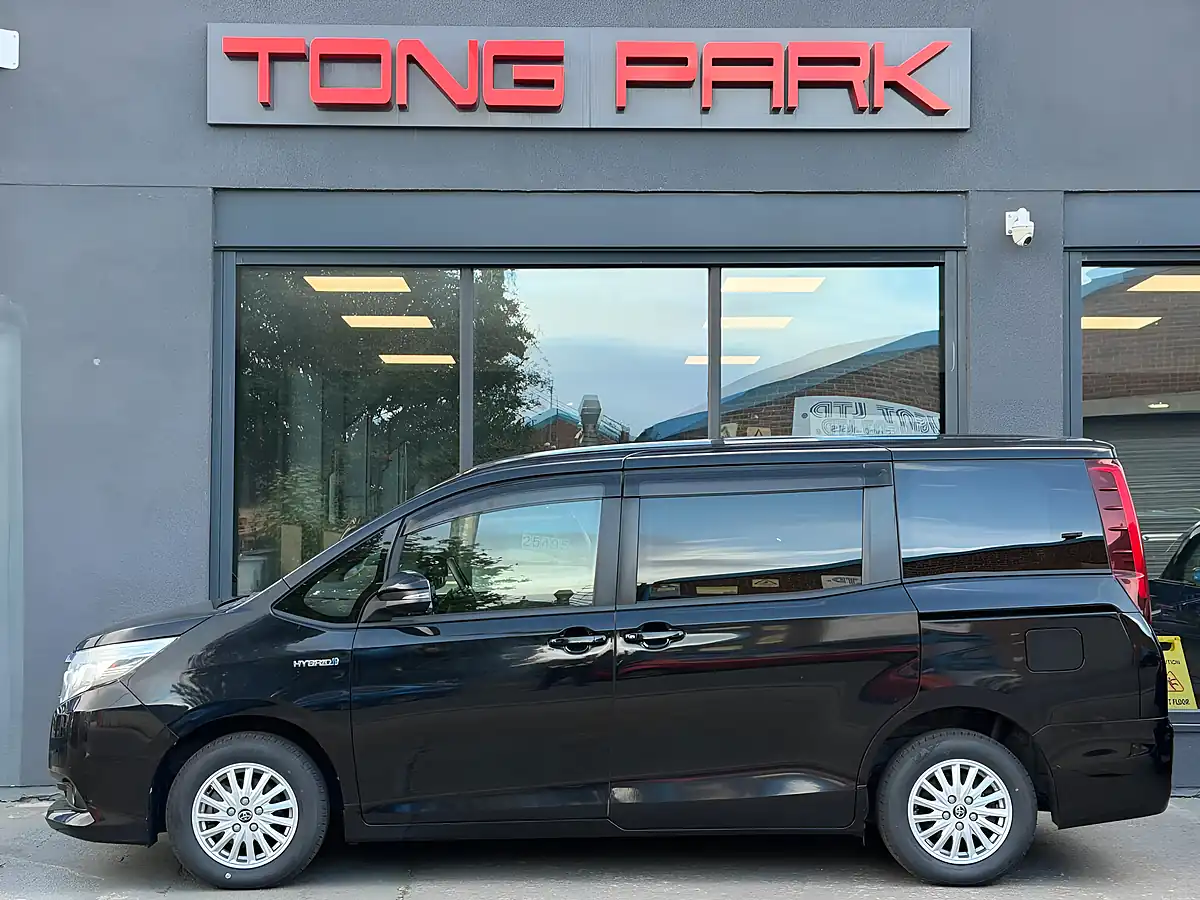 Used 2017 Toyota Noah Black - Interior and Exterior details 10