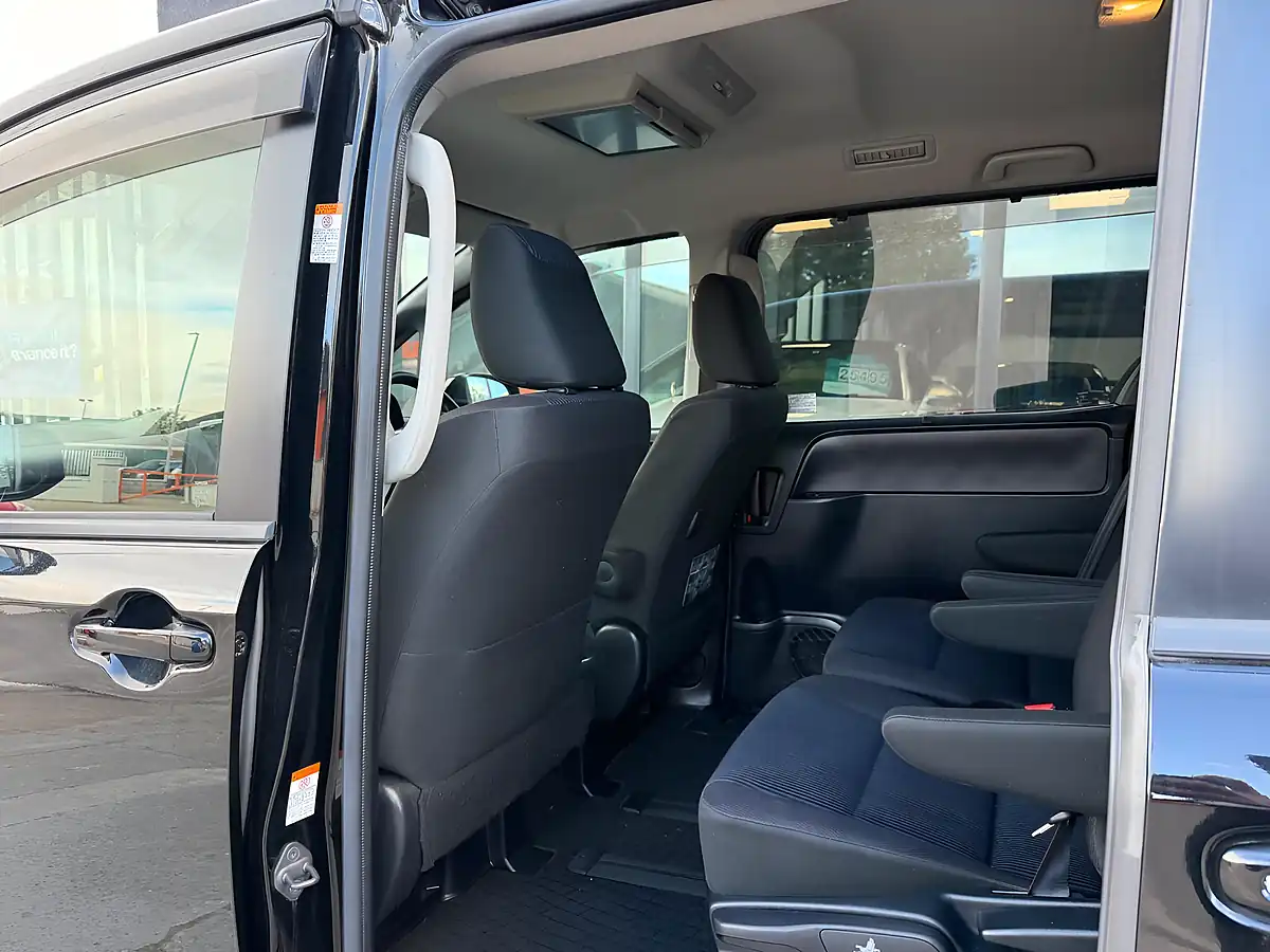 Used 2017 Toyota Noah Black - Interior and Exterior details 18