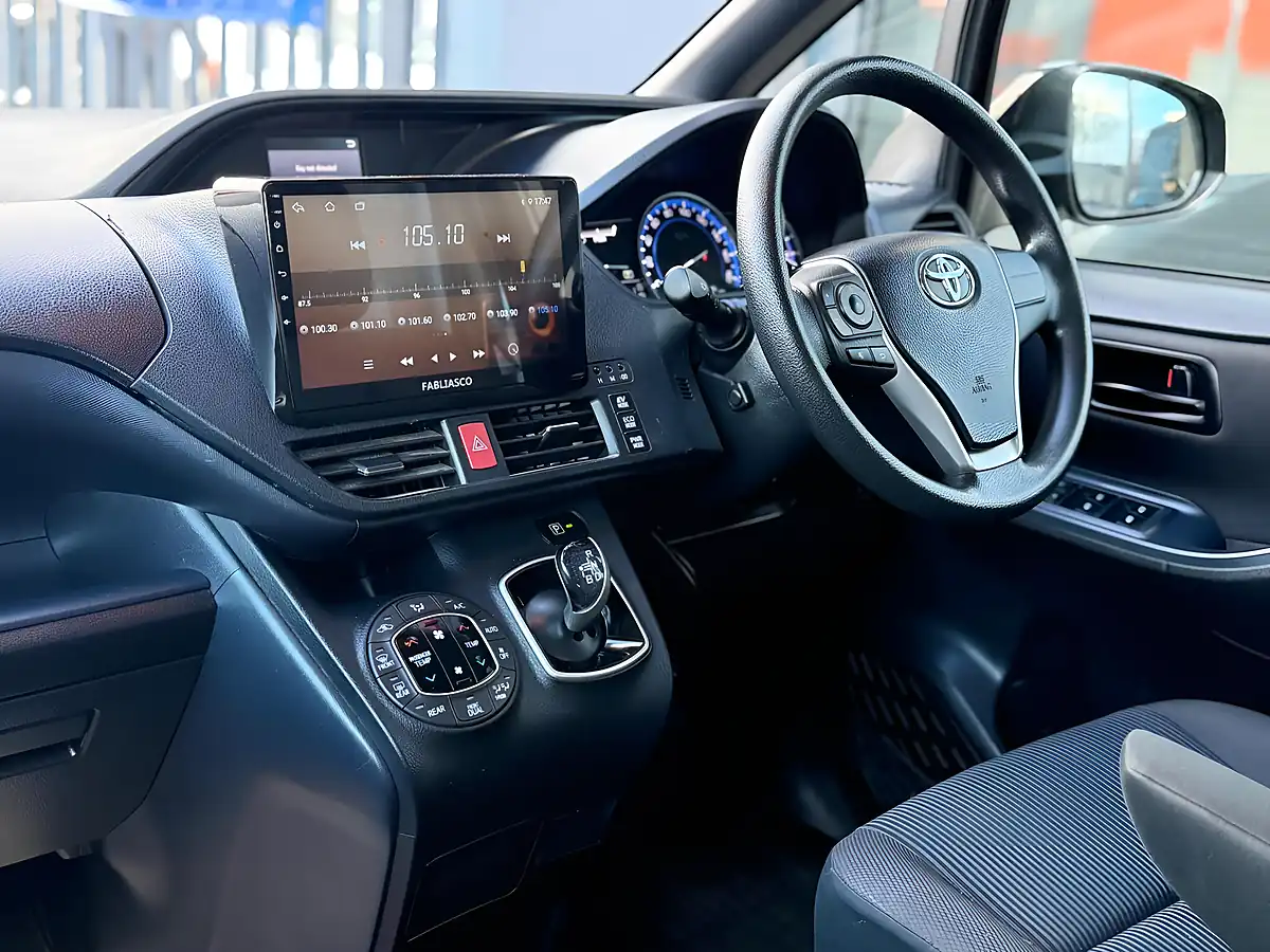 Used 2017 Toyota Noah Black - Interior and Exterior details 3