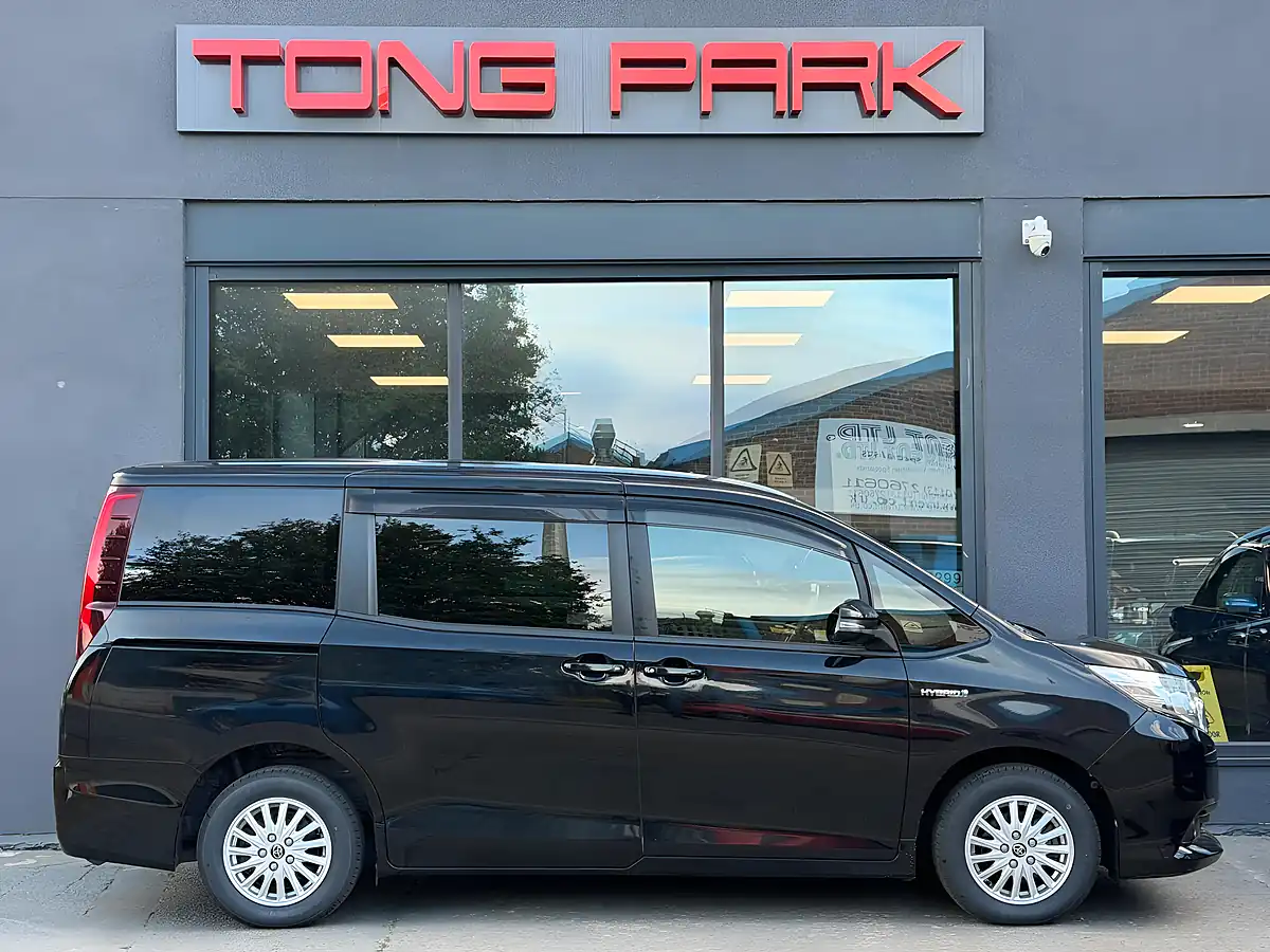 Used 2017 Toyota Noah Black - Interior and Exterior details 7