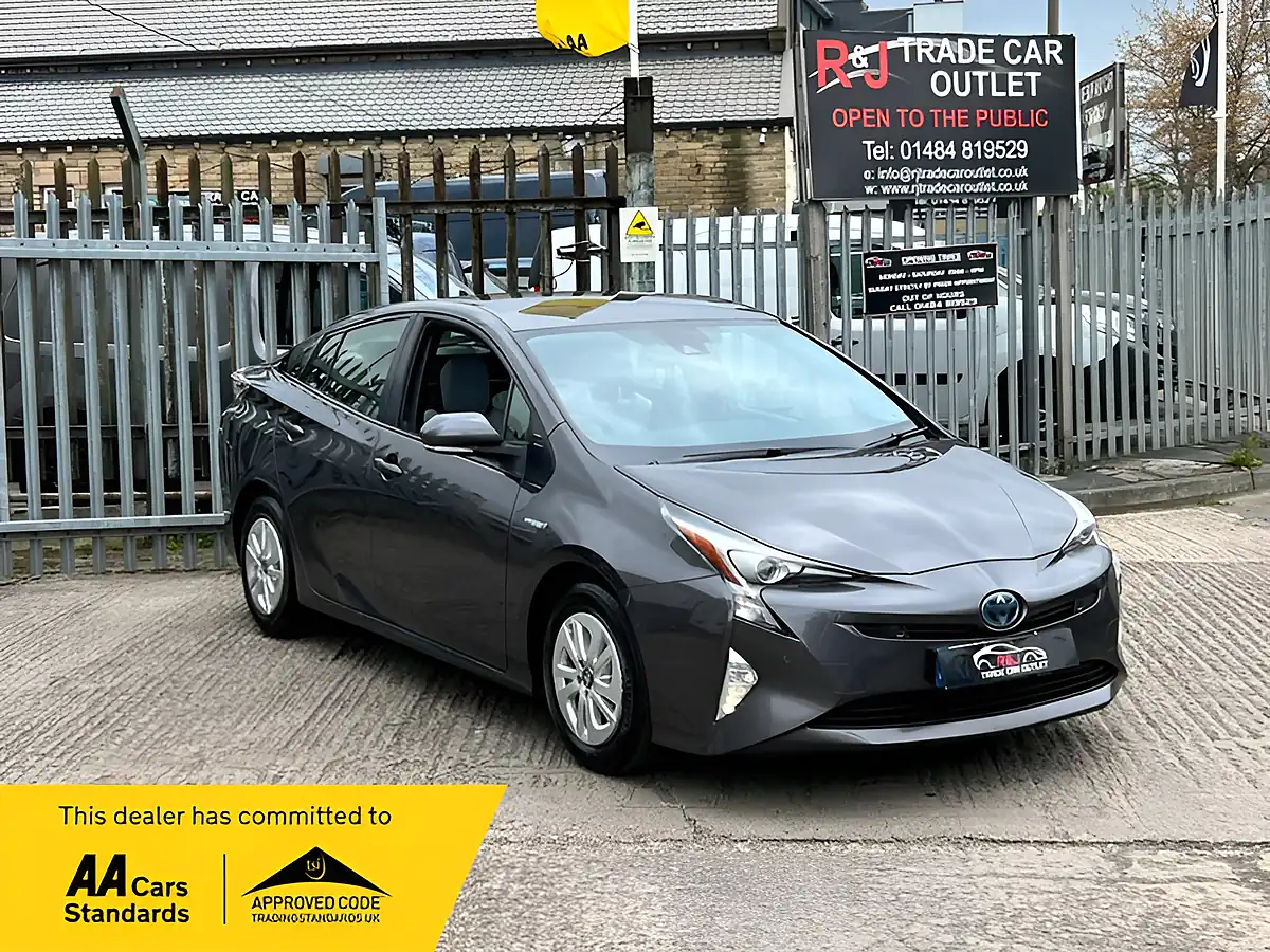 Used 2017 Toyota Prius Business Edition Plus Grey - Front View