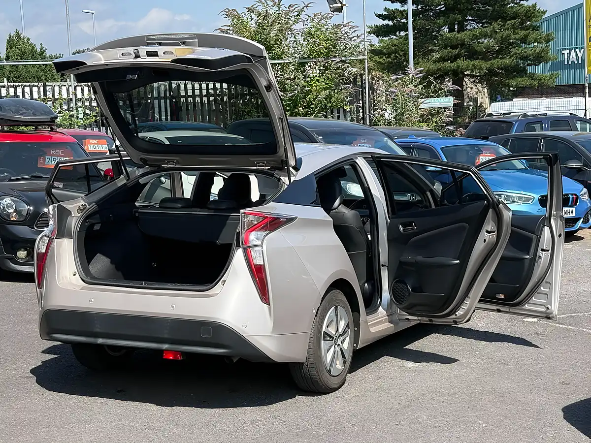 Used 2017 Toyota Prius Excel Silver - Front View