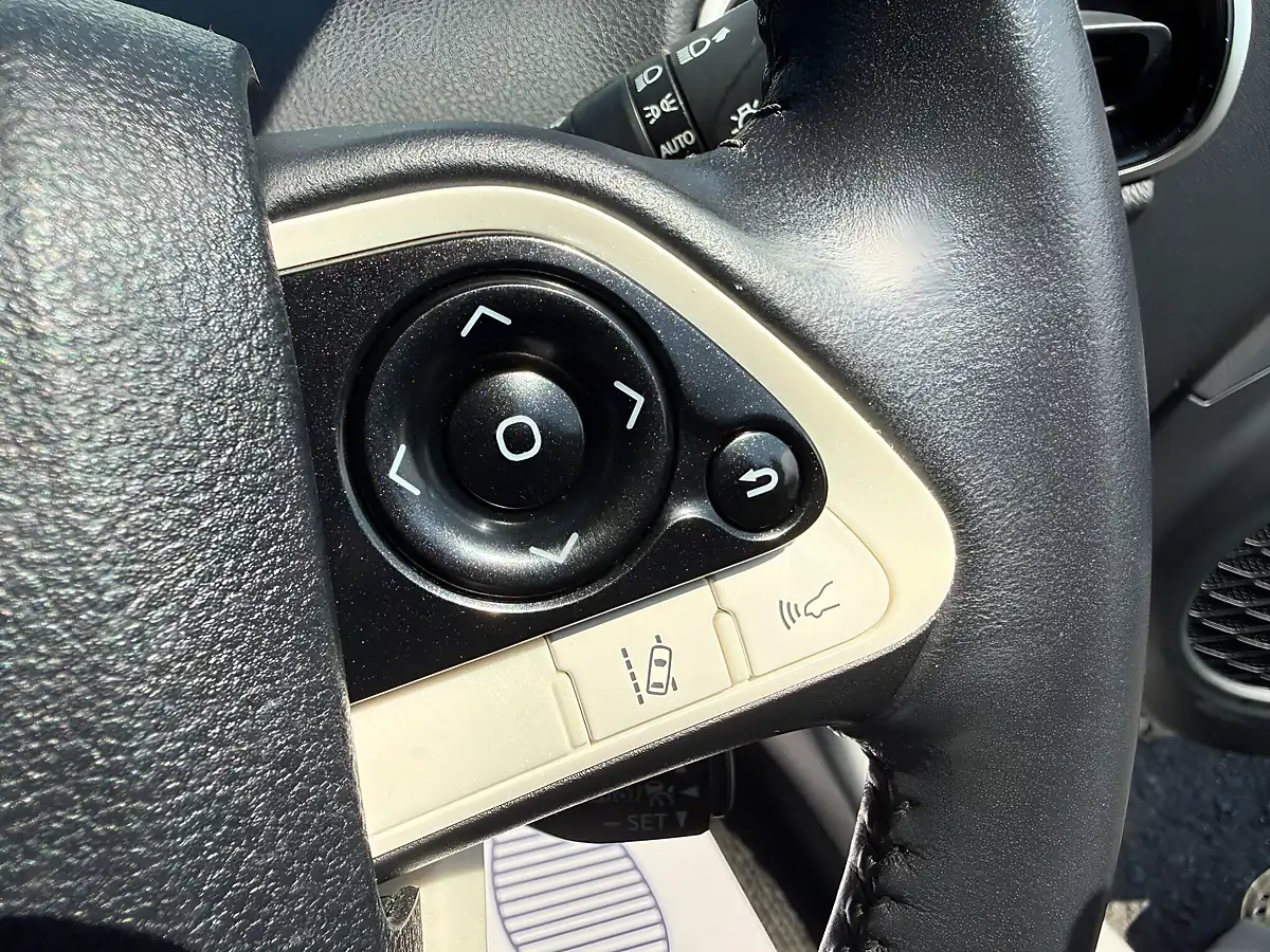 Used 2017 Toyota Prius Excel Silver - Interior and Exterior details 14