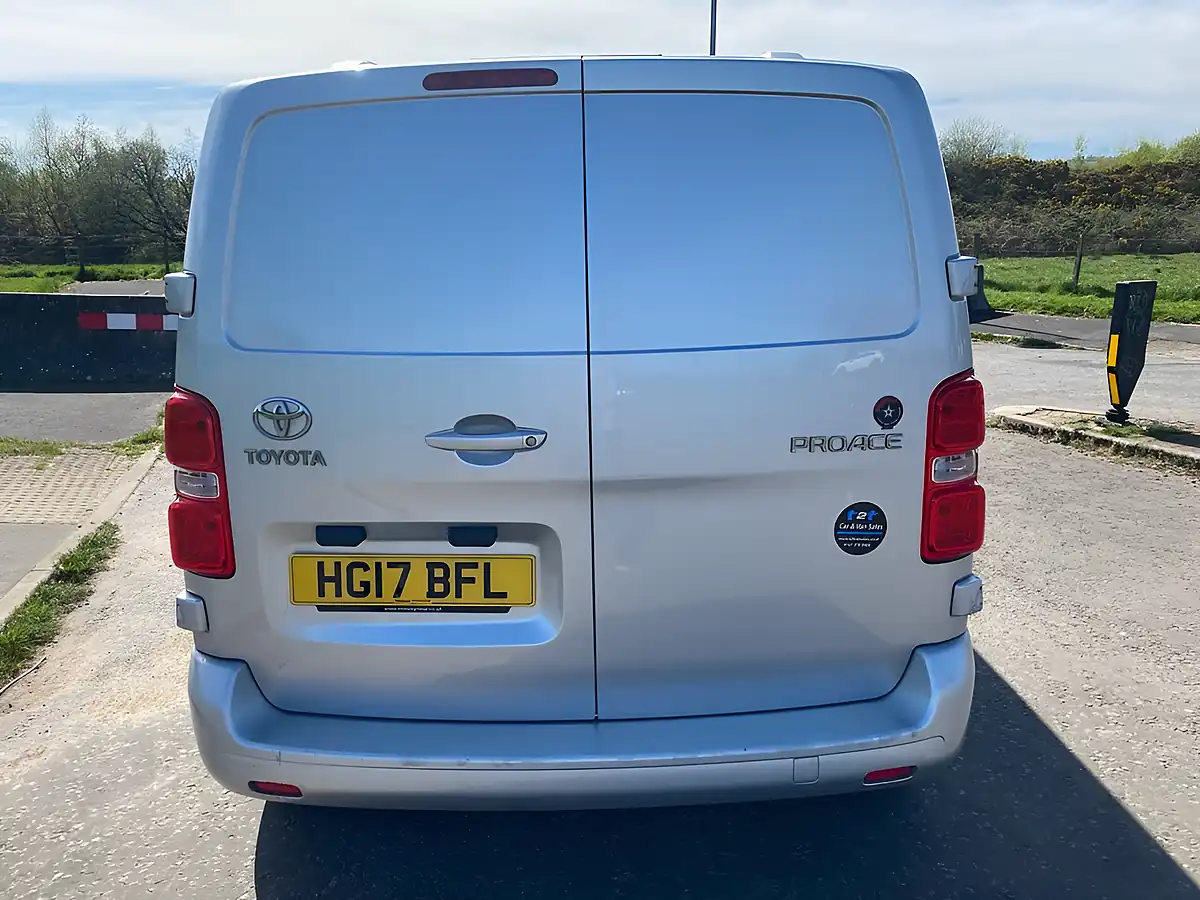 Used 2017 Toyota Proace Comfort Medium Silver - Interior and Exterior details 18