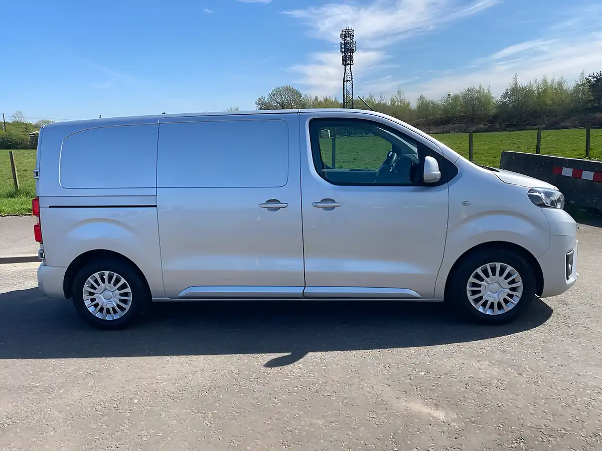 Used 2017 Toyota Proace Comfort Medium Silver - Interior and Exterior details 2