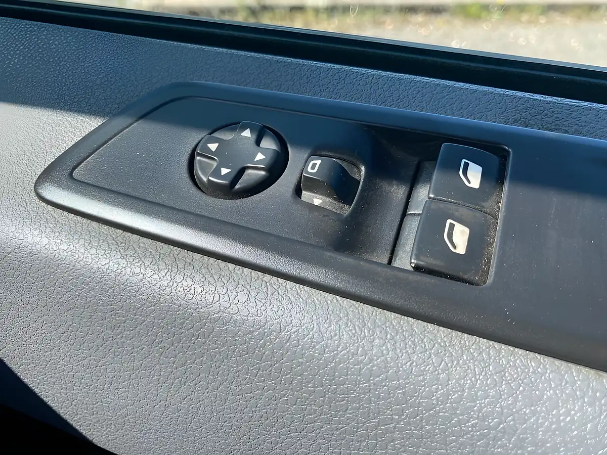 Used 2017 Toyota Proace Comfort Medium Silver - Interior and Exterior details 6