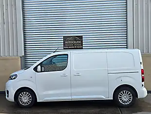 Used 2017 Toyota Proace Comfort White - Interior and Exterior details 4