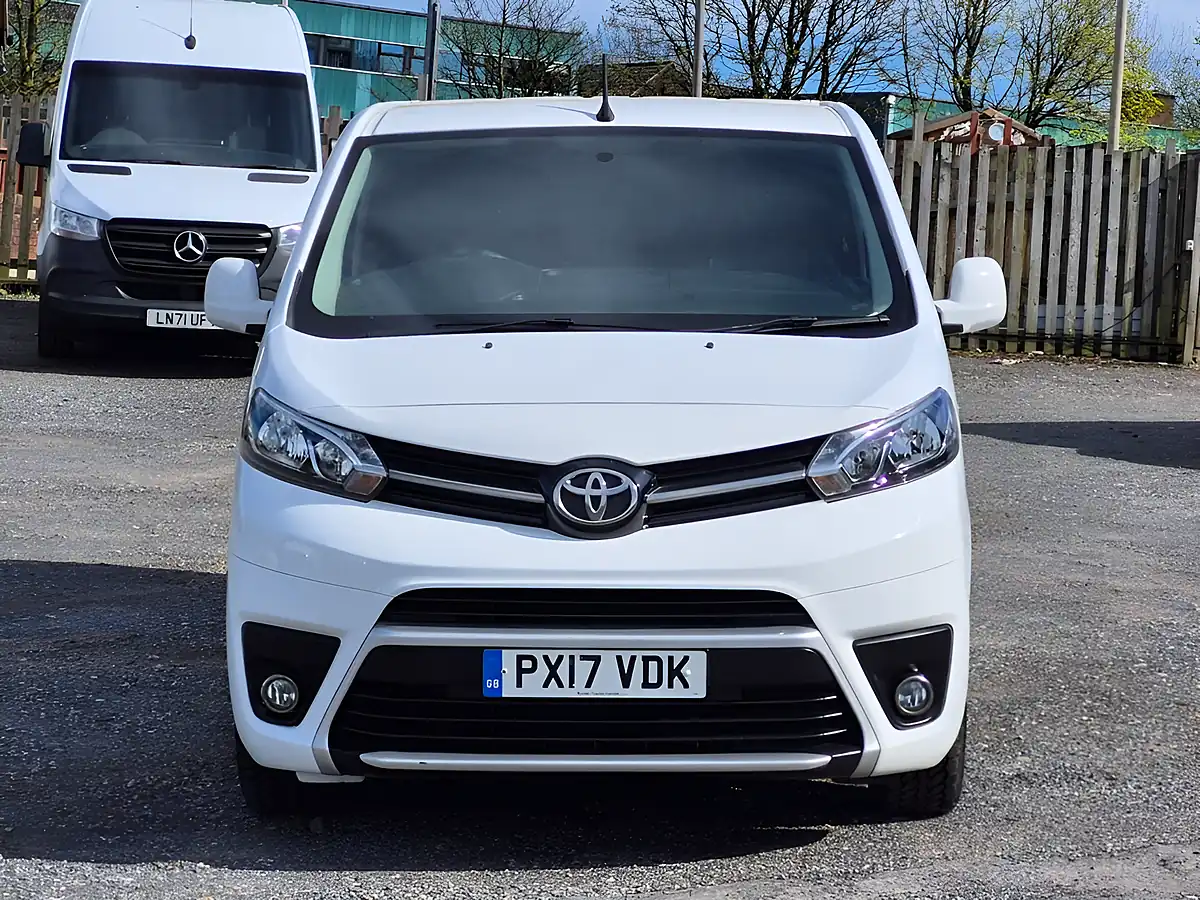 Used 2017 Toyota Proace Comfort White - Interior and Exterior details 11