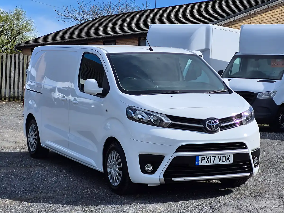 Used 2017 Toyota Proace Comfort White - Interior and Exterior details 2