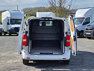Used 2017 Toyota Proace Comfort White - Interior and Exterior details 3