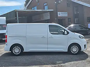 Used 2017 Toyota Proace Comfort White - Interior and Exterior details 4