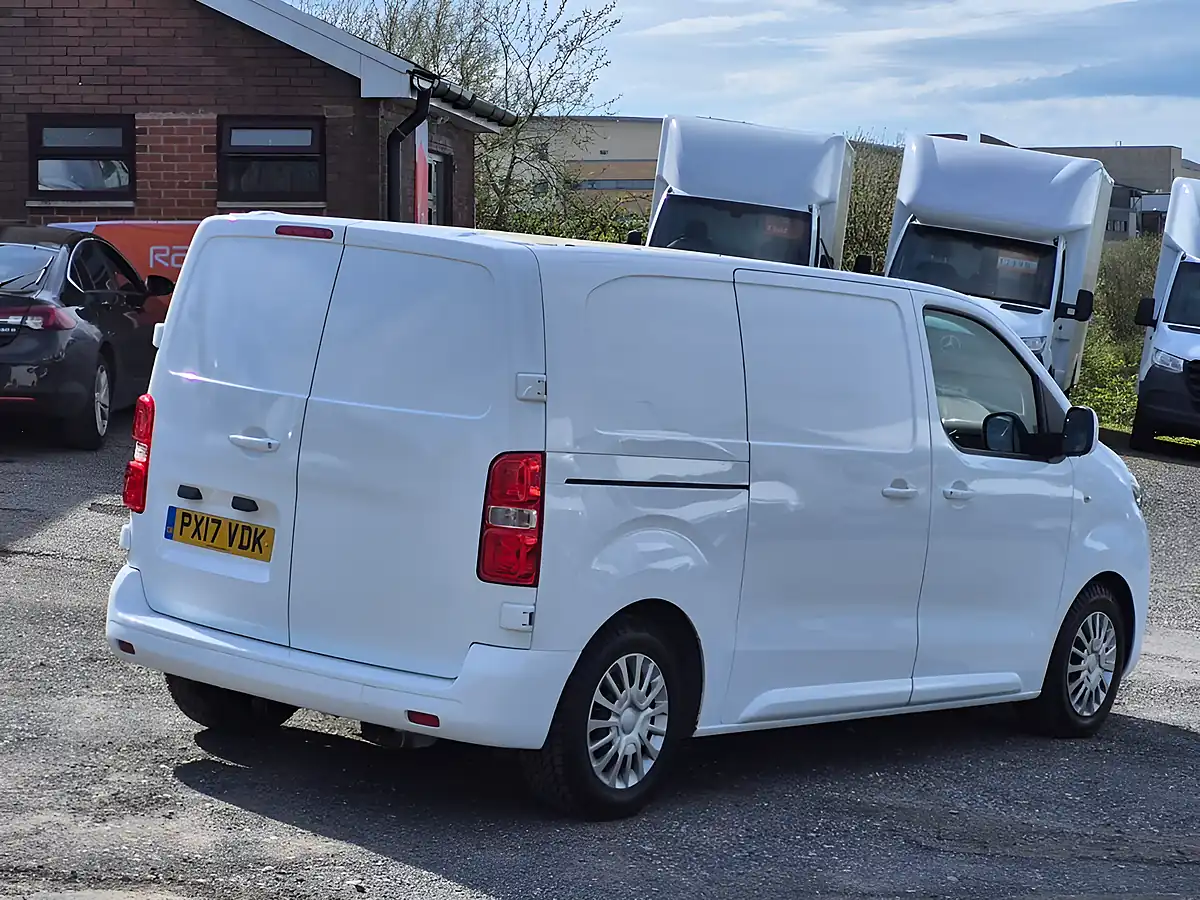 Used 2017 Toyota Proace Comfort White - Interior and Exterior details 6