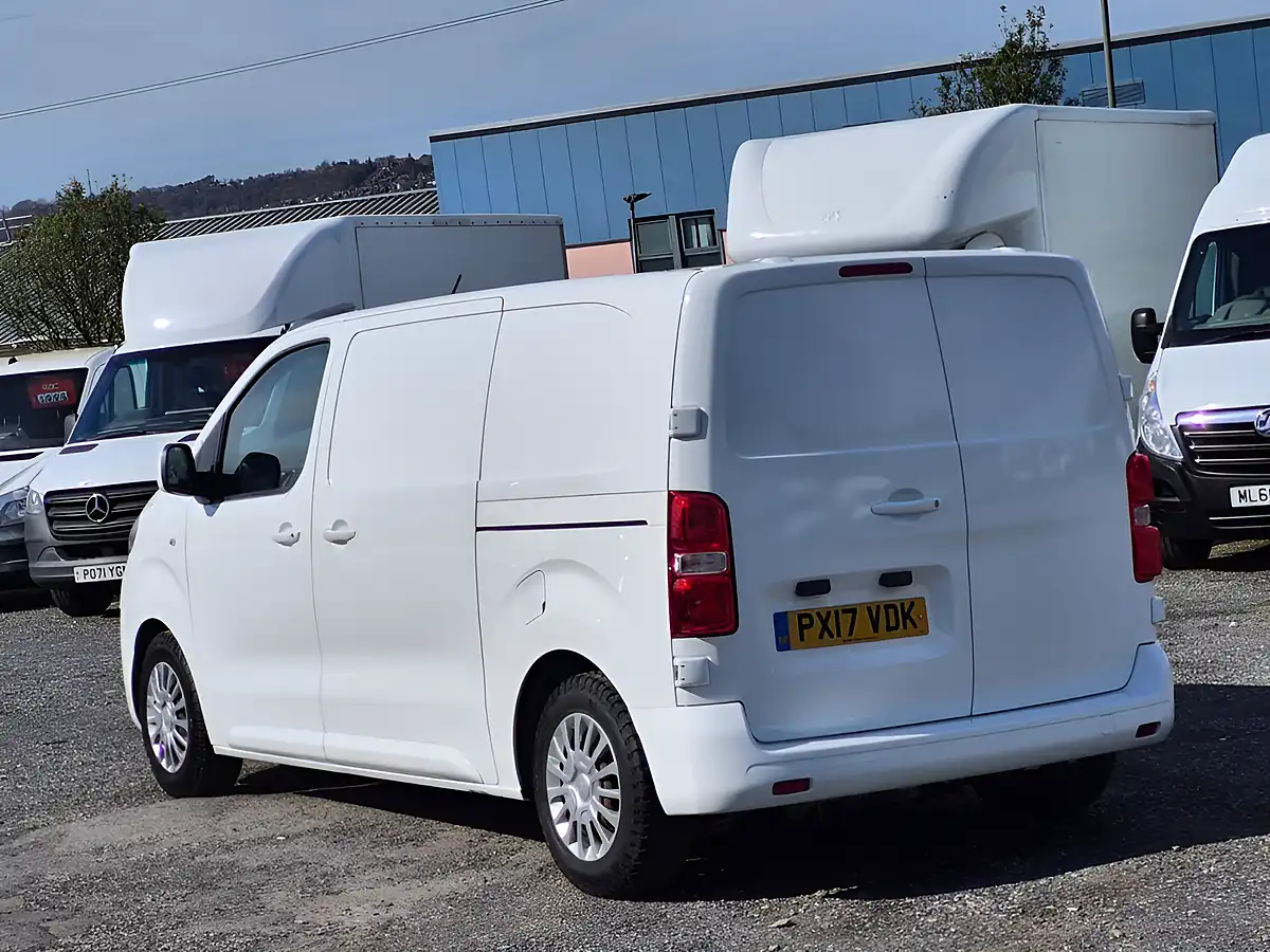Used 2017 Toyota Proace Comfort White - Interior and Exterior details 7