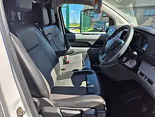 Used 2017 Toyota Proace Comfort White - Interior and Exterior details 9