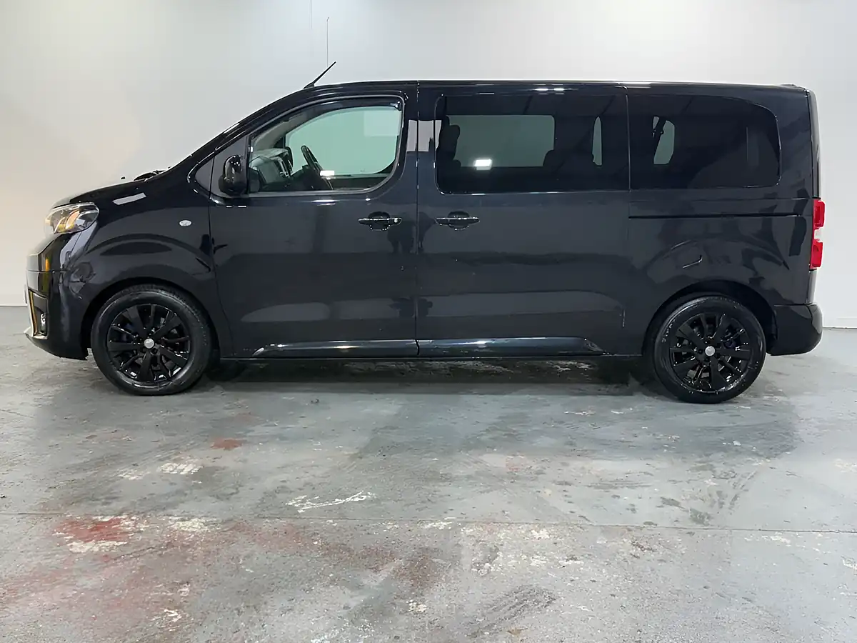 Used 2017 Toyota Proace Verso Family Medium Black - Interior and Exterior details 5