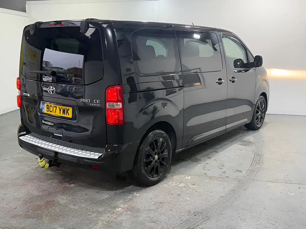 Used 2017 Toyota Proace Verso Family Medium Black - Interior and Exterior details 6