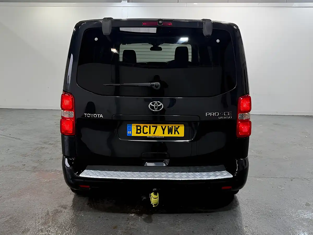 Used 2017 Toyota Proace Verso Family Medium Black - Interior and Exterior details 7