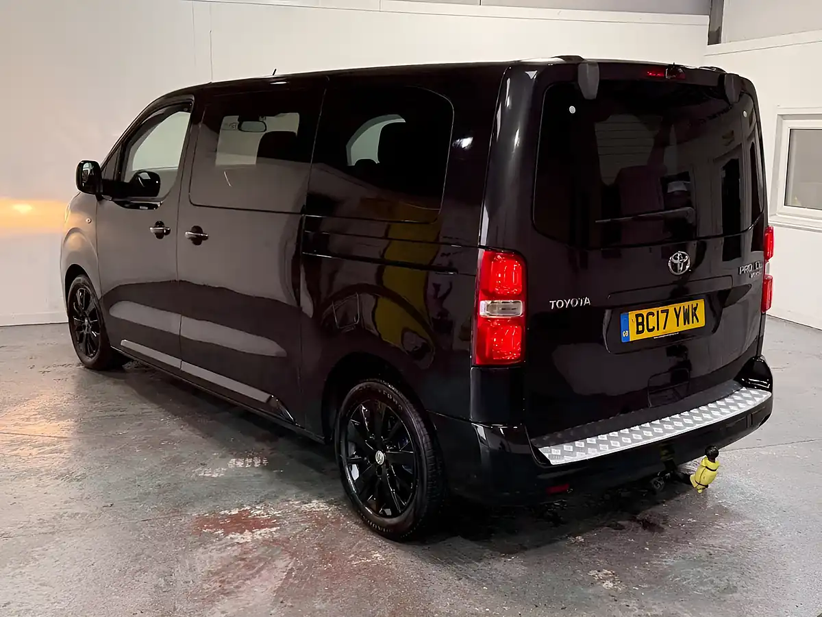 Used 2017 Toyota Proace Verso Family Medium Black - Interior and Exterior details 8