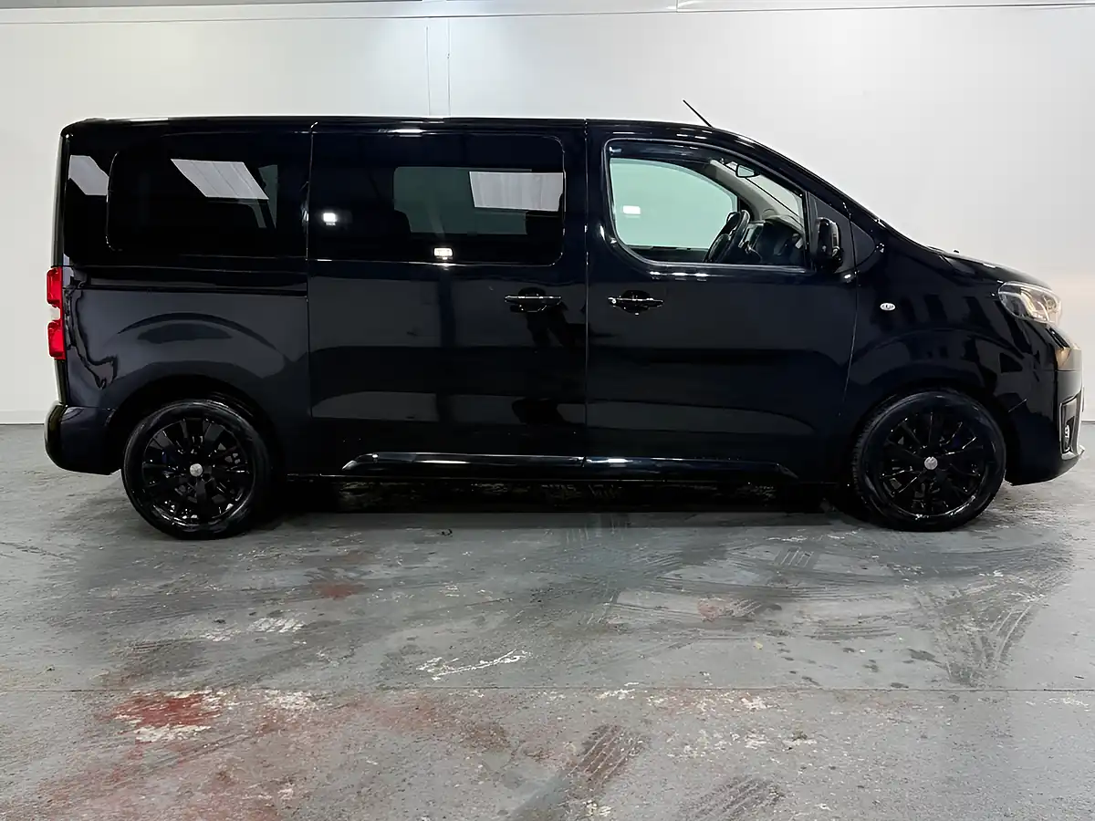 Used 2017 Toyota Proace Verso Family Medium Black - Interior and Exterior details 9