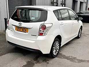 Used 2017 Toyota Verso Icon White - Interior and Exterior details 10