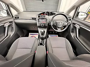 Used 2017 Toyota Verso Icon White - Interior and Exterior details 11