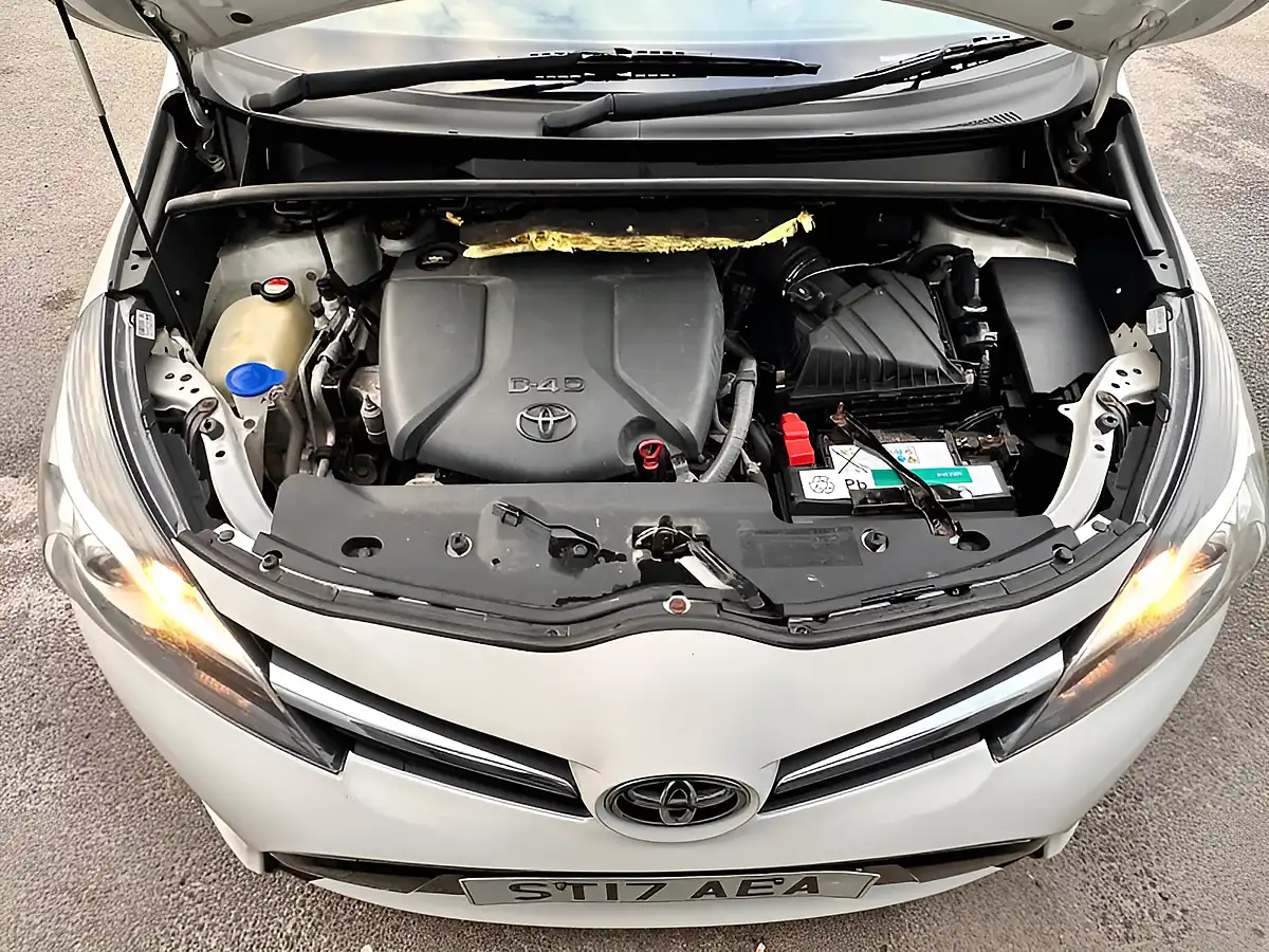 Used 2017 Toyota Verso Icon White - Interior and Exterior details 16