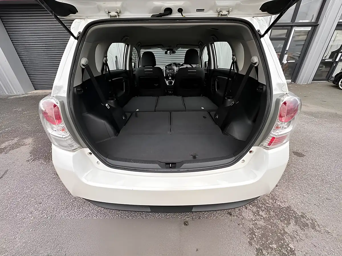Used 2017 Toyota Verso Icon White - Interior and Exterior details 17