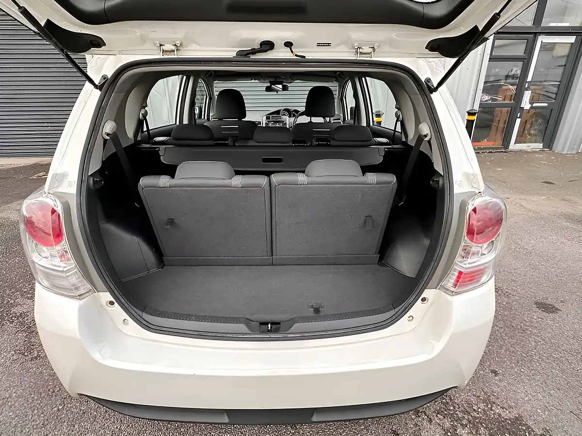 Used 2017 Toyota Verso Icon White - Interior and Exterior details 18