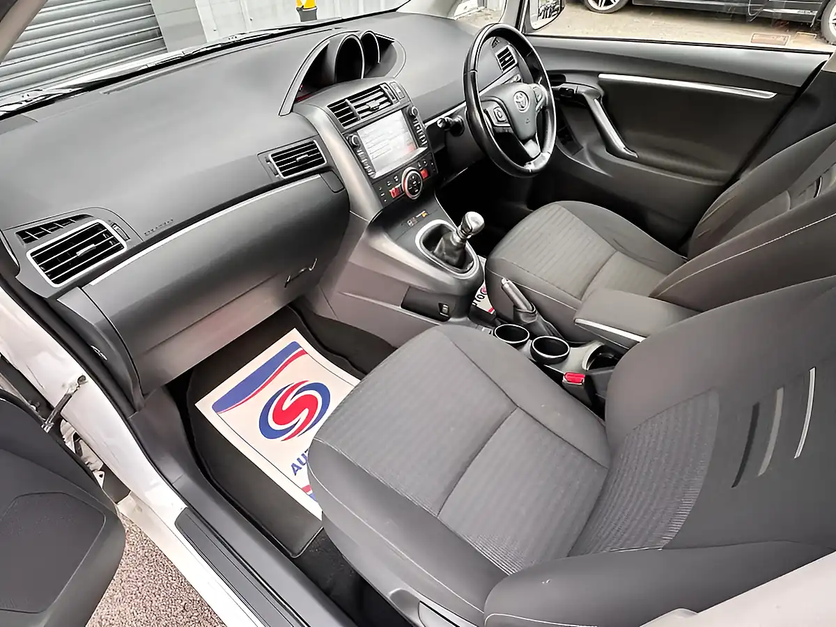 Used 2017 Toyota Verso Icon White - Interior and Exterior details 19