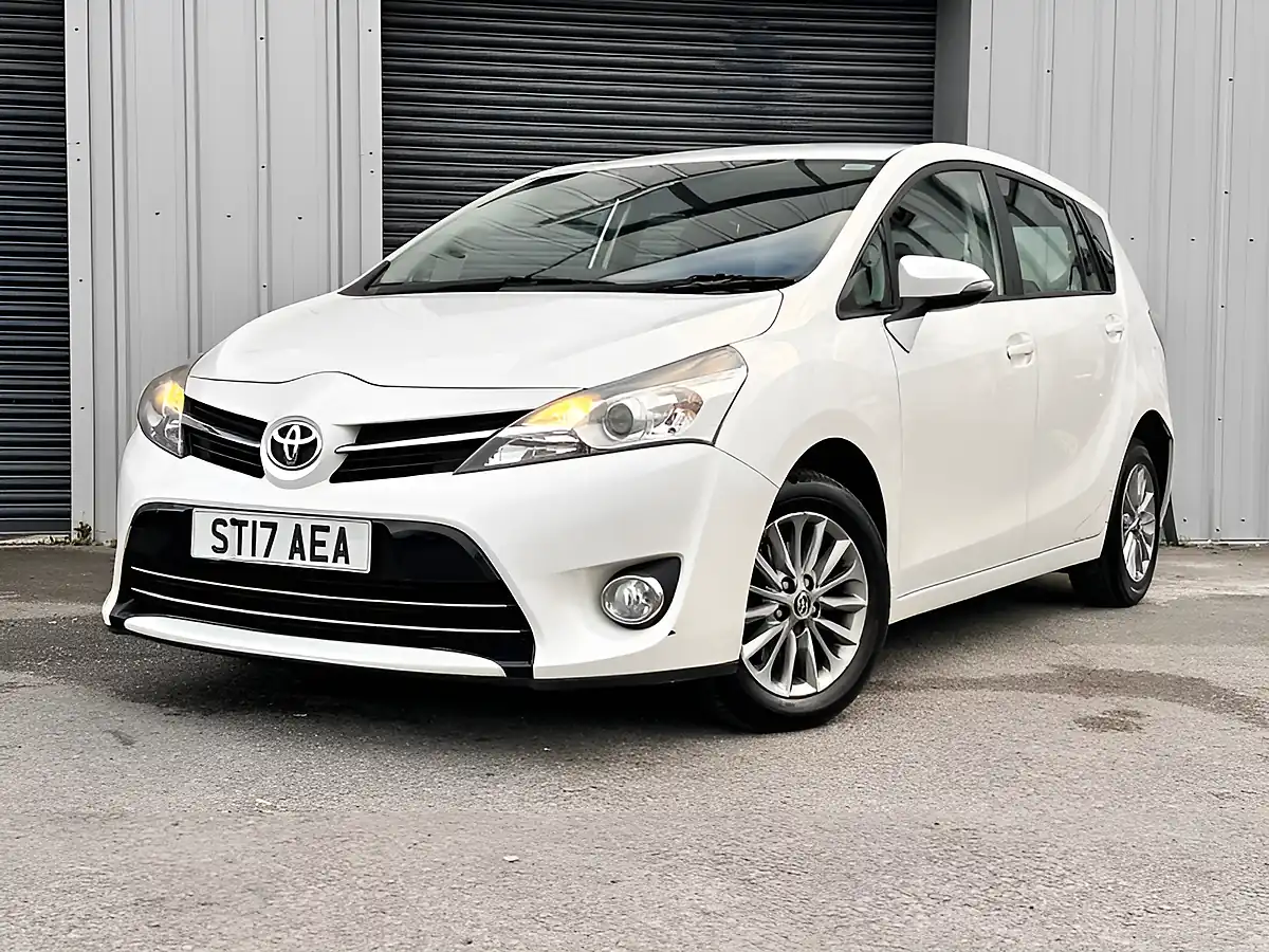 Used 2017 Toyota Verso Icon White - Interior and Exterior details 2
