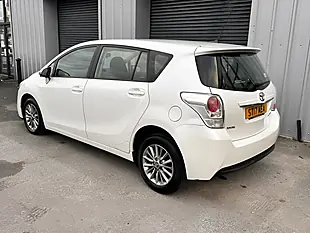 Used 2017 Toyota Verso Icon White - Interior and Exterior details 3