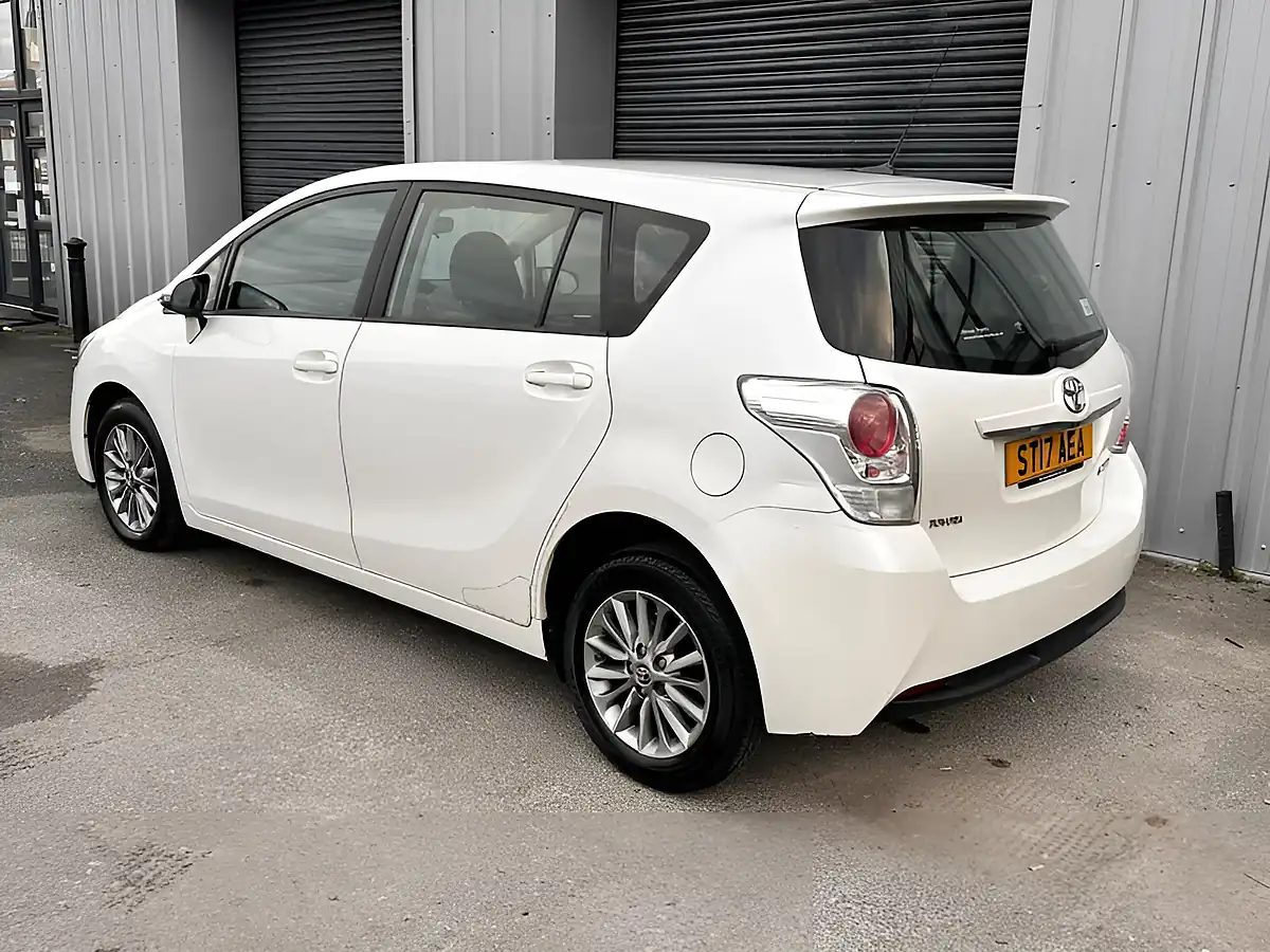Used 2017 Toyota Verso Icon White - Interior and Exterior details 3
