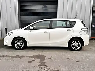 Used 2017 Toyota Verso Icon White - Interior and Exterior details 4