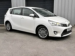 Used 2017 Toyota Verso Icon White - Interior and Exterior details 5
