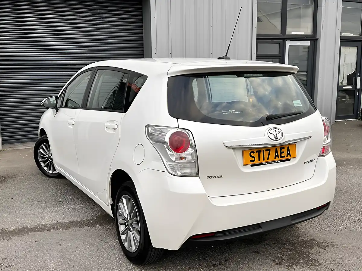 Used 2017 Toyota Verso Icon White - Interior and Exterior details 6