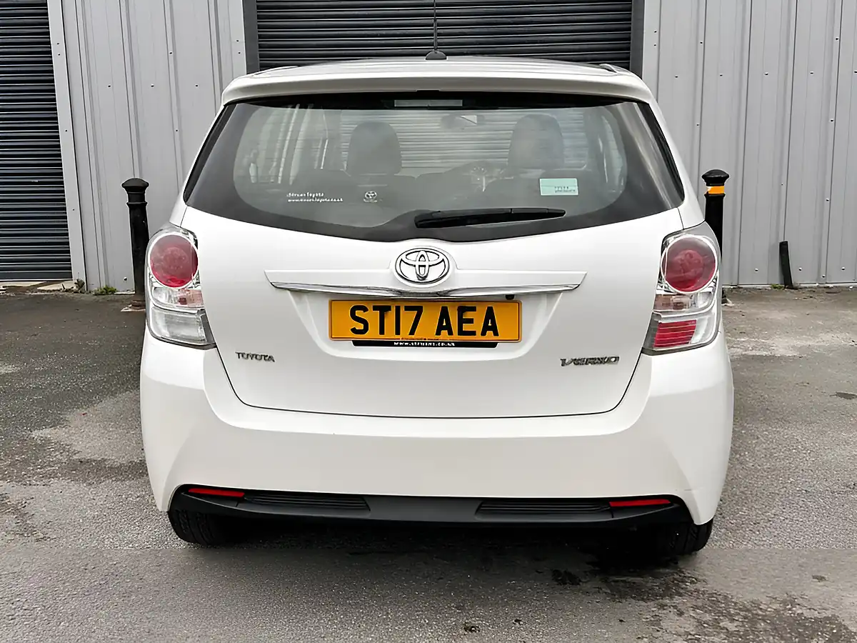 Used 2017 Toyota Verso Icon White - Interior and Exterior details 9