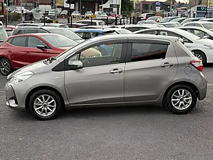 Used 2017 Toyota Vitz Multicolour - Interior and Exterior details 10