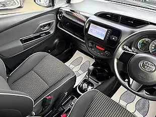 Used 2017 Toyota Vitz Multicolour - Interior and Exterior details 15