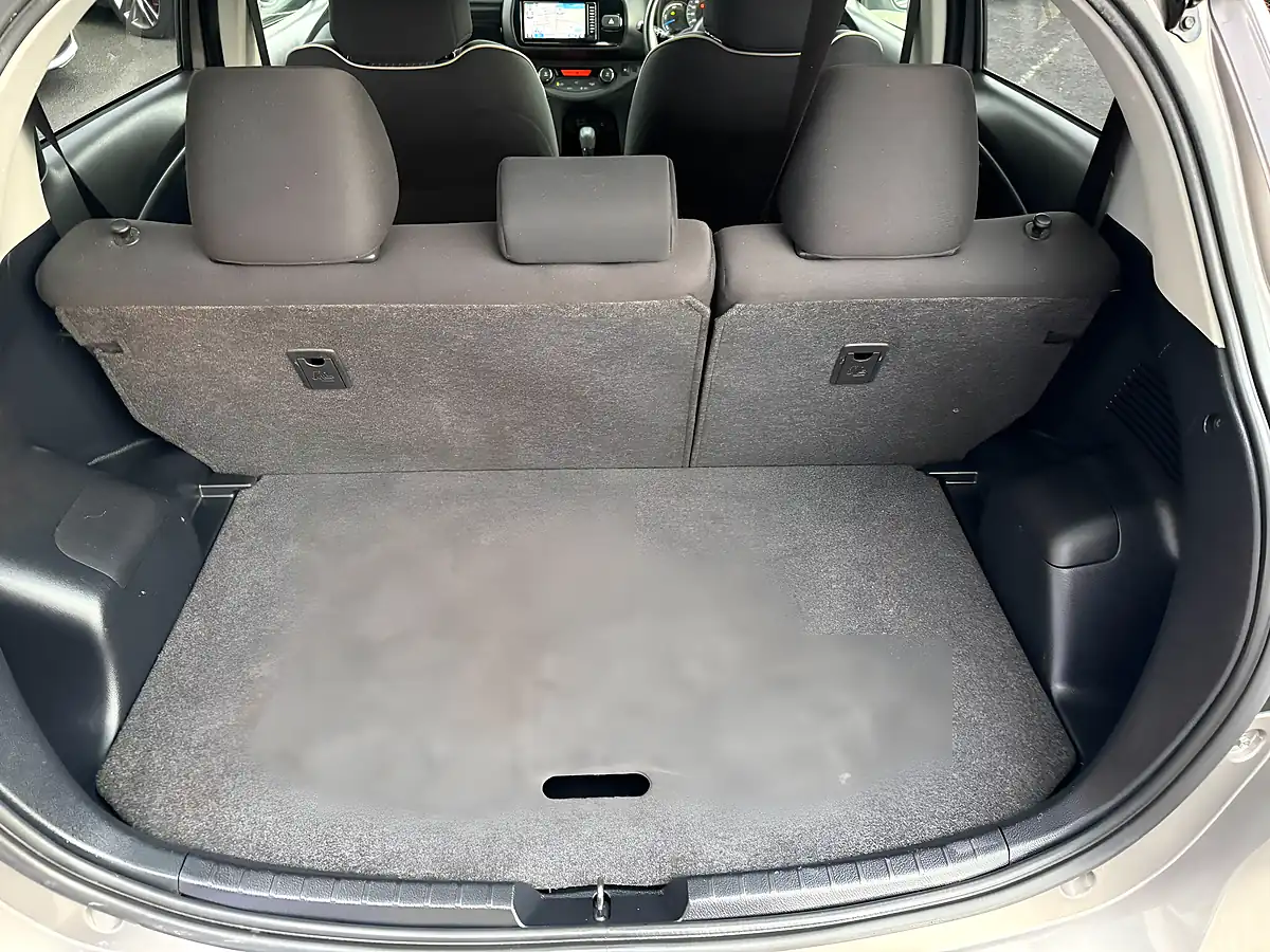 Used 2017 Toyota Vitz Multicolour - Interior and Exterior details 19