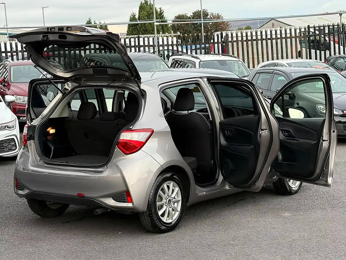 Used 2017 Toyota Vitz Multicolour - Interior and Exterior details 2