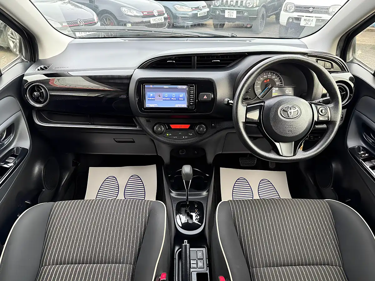 Used 2017 Toyota Vitz Multicolour - Interior and Exterior details 3