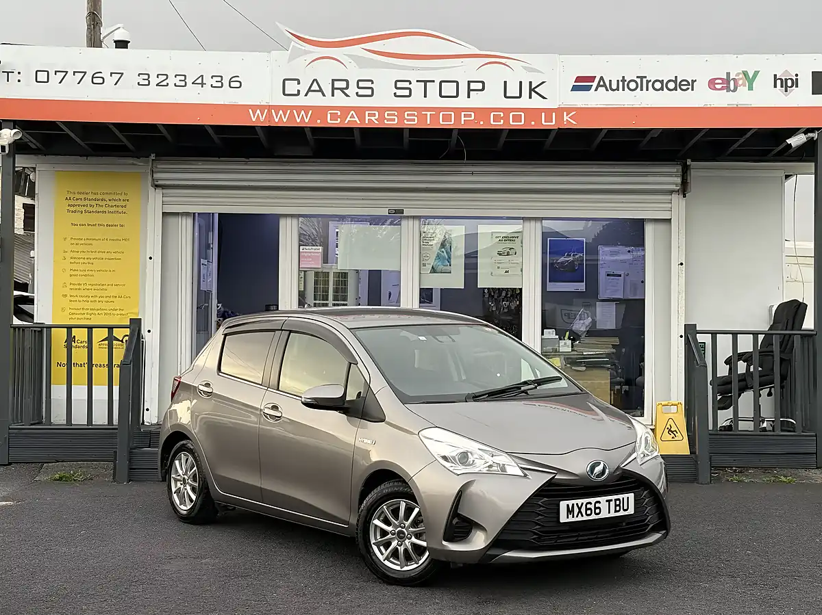 Used 2017 Toyota Vitz Multicolour - Interior and Exterior details 5