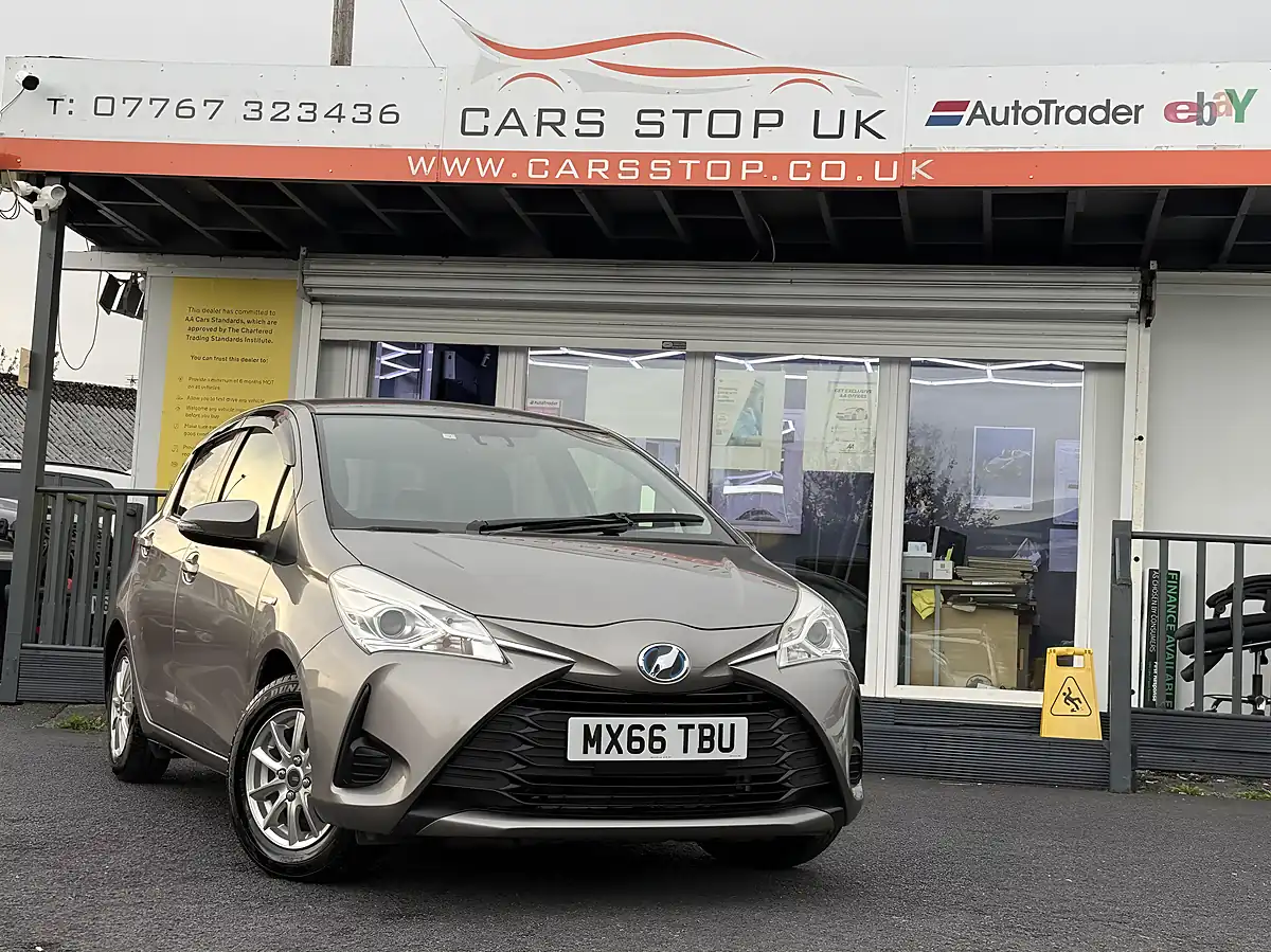 Used 2017 Toyota Vitz Multicolour - Interior and Exterior details 6