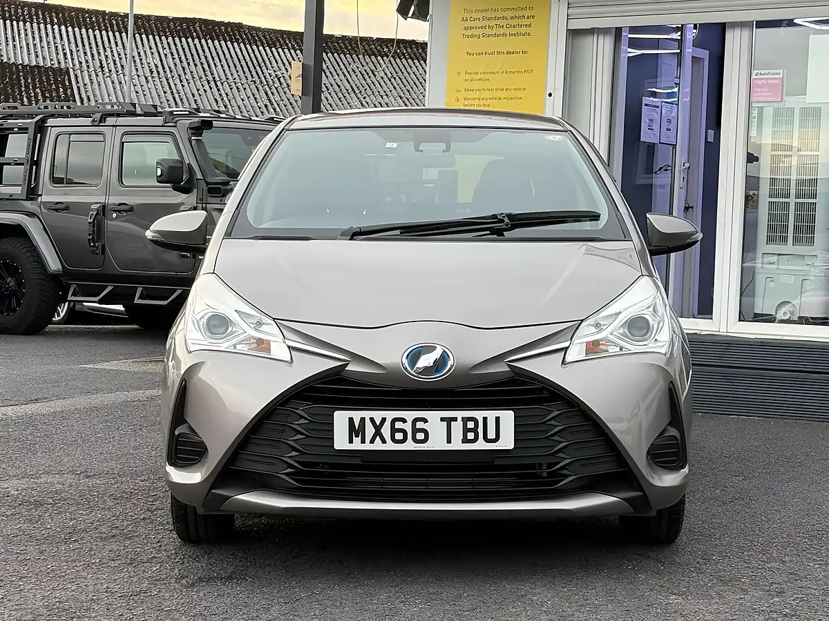 Used 2017 Toyota Vitz Multicolour - Interior and Exterior details 7