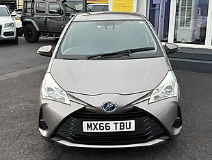Used 2017 Toyota Vitz Multicolour - Interior and Exterior details 8