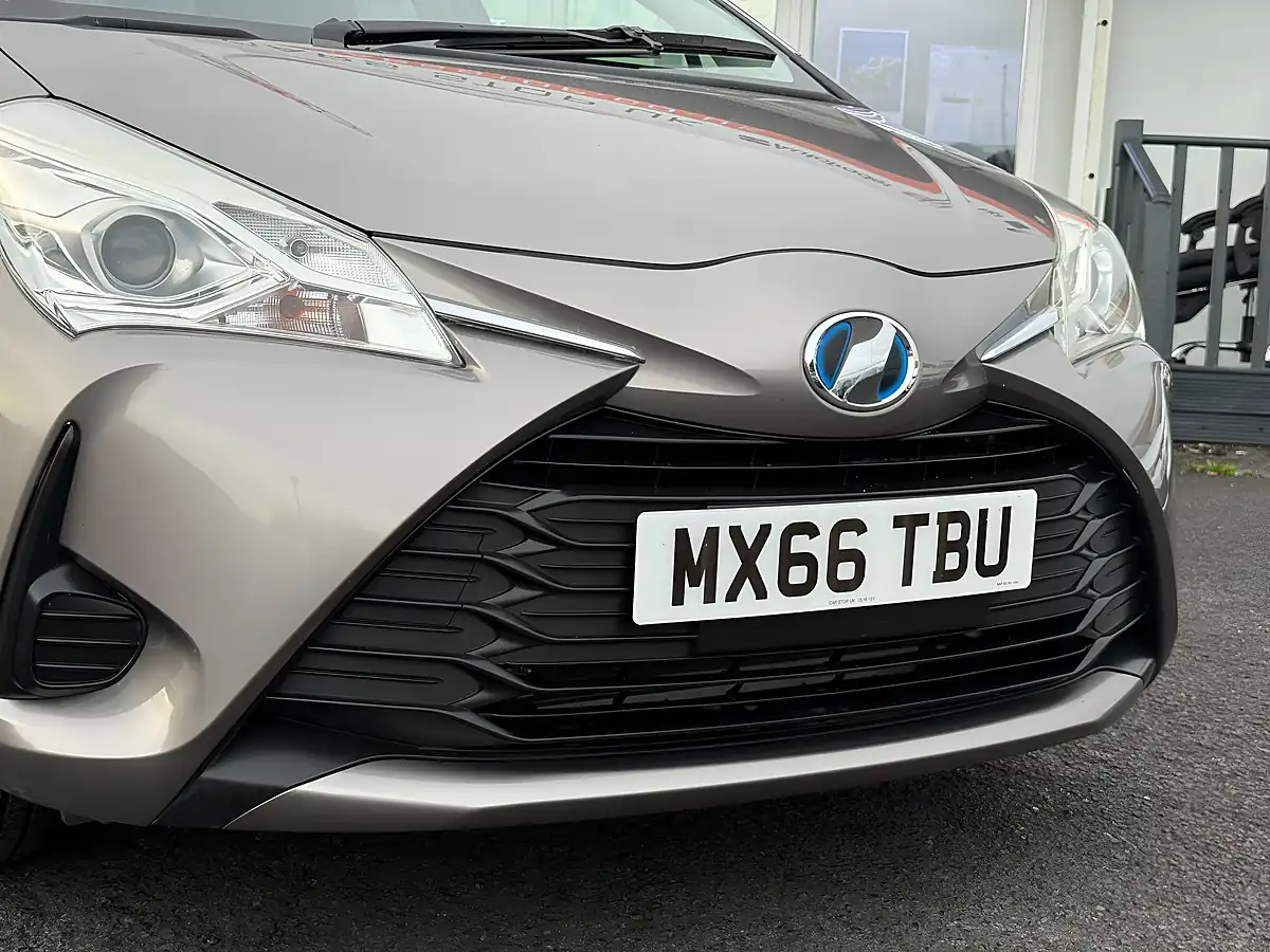 Used 2017 Toyota Vitz Multicolour - Interior and Exterior details 9
