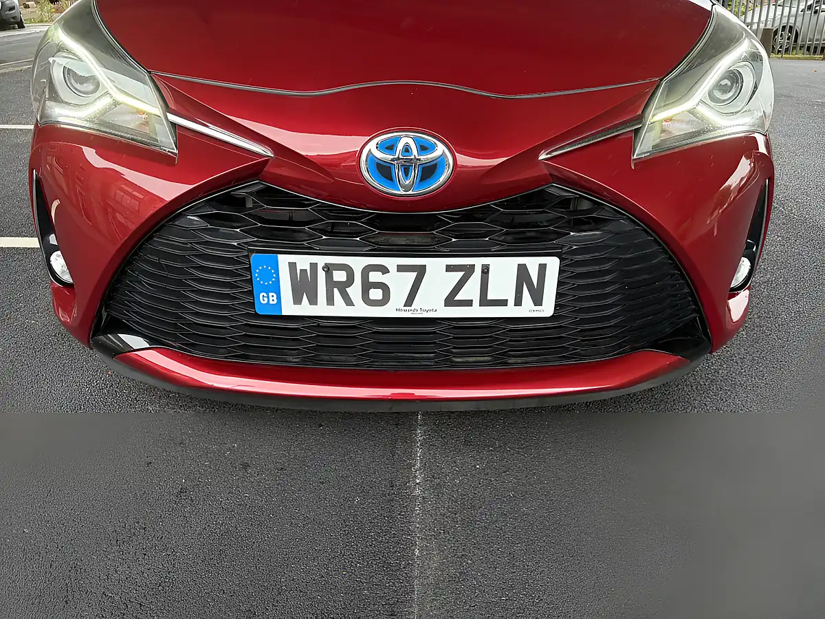 Used 2017 Toyota Yaris Bi-Tone Black - Interior and Exterior details 4