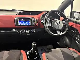 Used 2017 Toyota Yaris Blue Bi-Tone Red - Interior and Exterior details 18